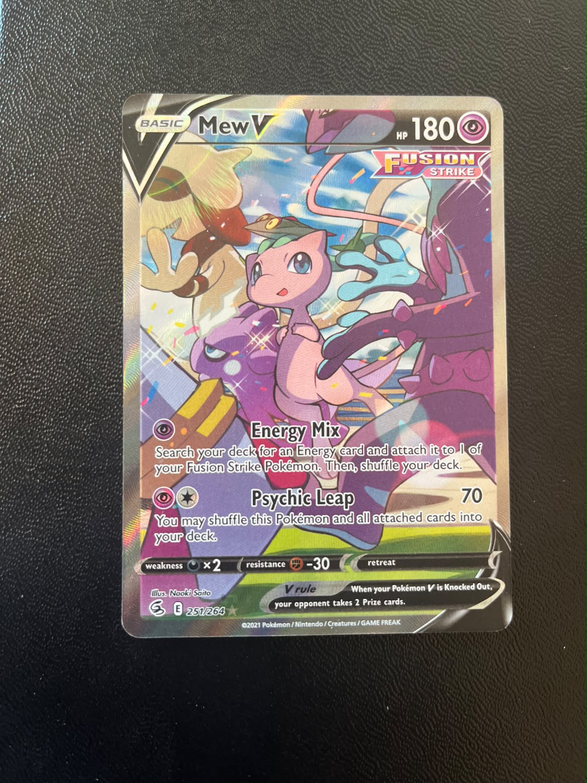 Mew V Fusion Strike 251 (Se billeder af det konkrete kort)